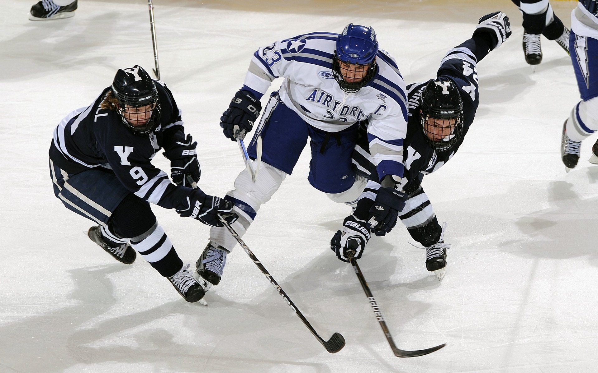 俱乐部利用智能分析技术提升球员比赛数据解读能力,足球俱乐部数据分析师