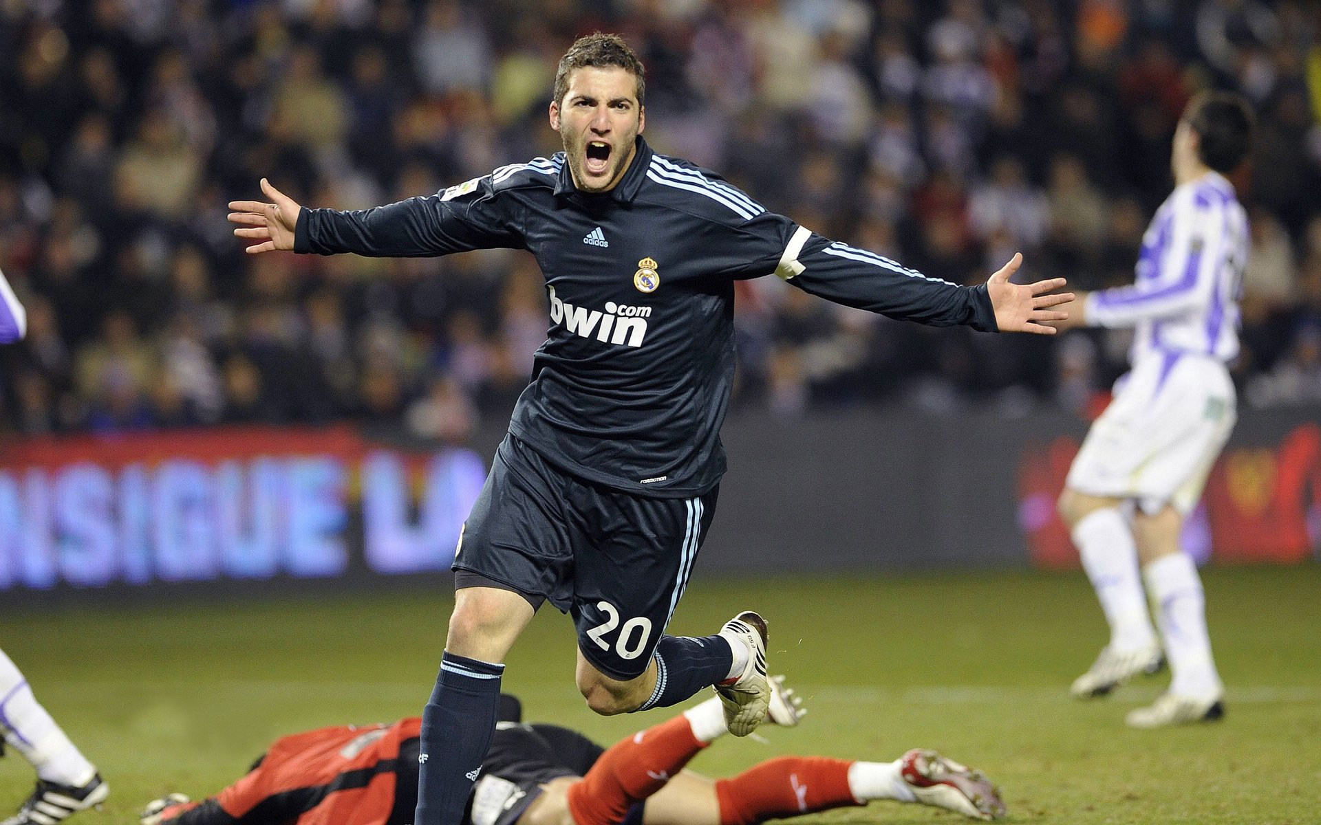 市场倾斜，女子橄榄球迎来春天，女子橄榄球比赛