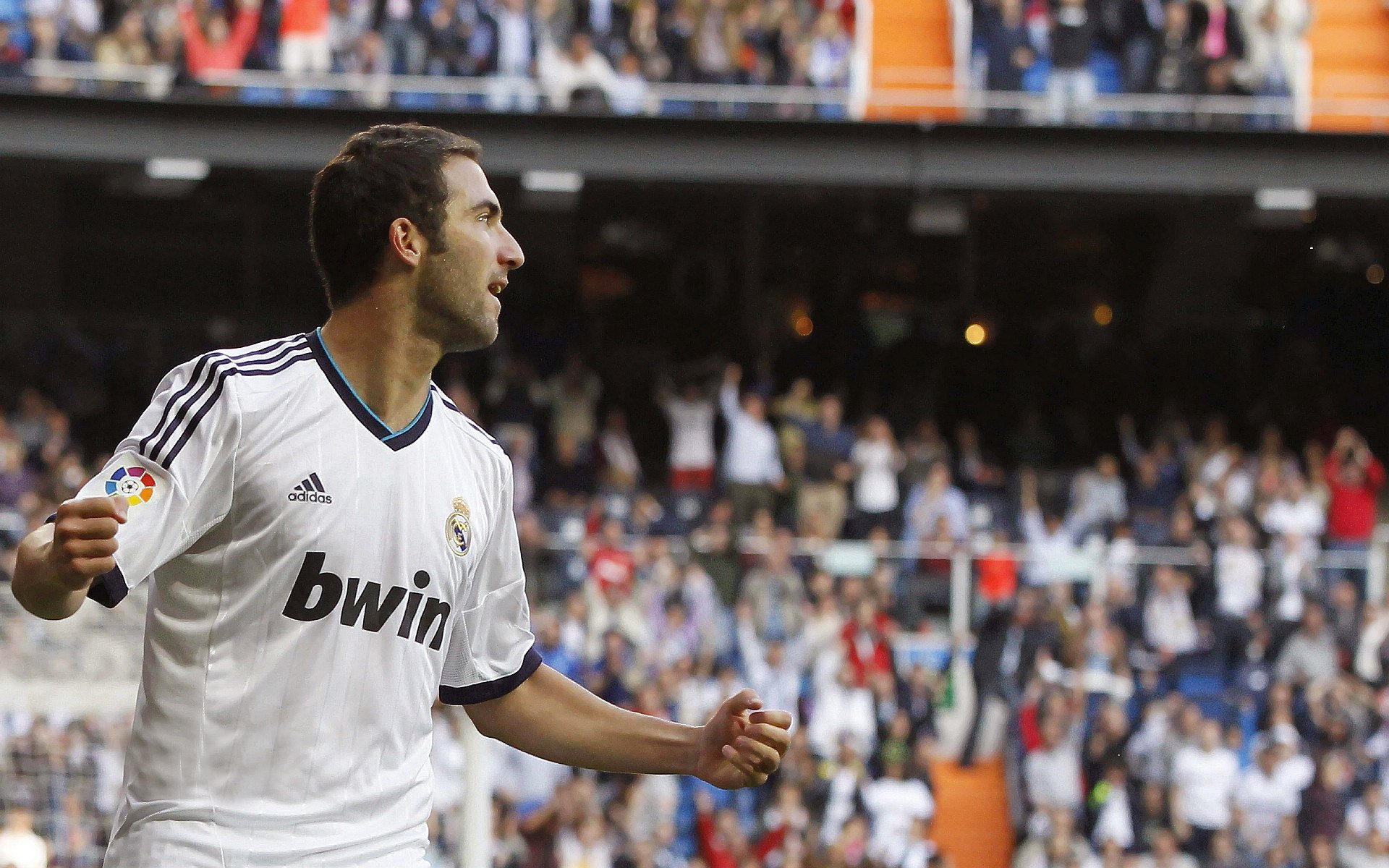 米兰双雄各显神通,争夺意甲冠军